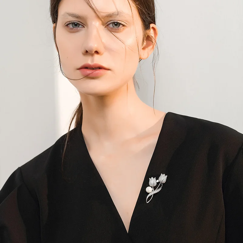 Advanced Luxury 2023 New Tulip Flower brooch Elegant Design Sense Rose White Stone Jewelry