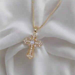 Vintage cross necklace Personalized pendant necklace niche design clavicle chain