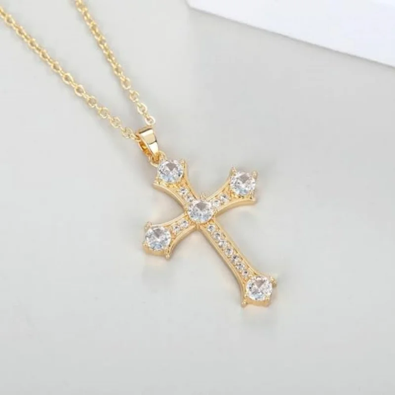 A single-piece white gold cross necklace with a vintage-style pendant, this fashionable choker is suitable for everyday wear, pa
