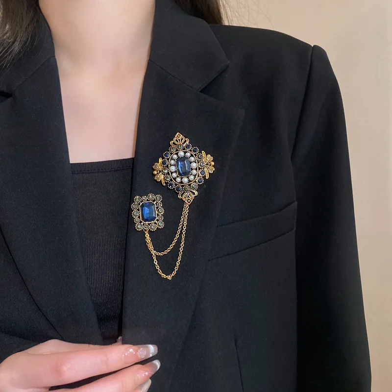 Studded Pearl Shaped Square Brooch Women Palace Style Retro Design Sense Suit Pin Niche Fashion Accessories for Lady Gift