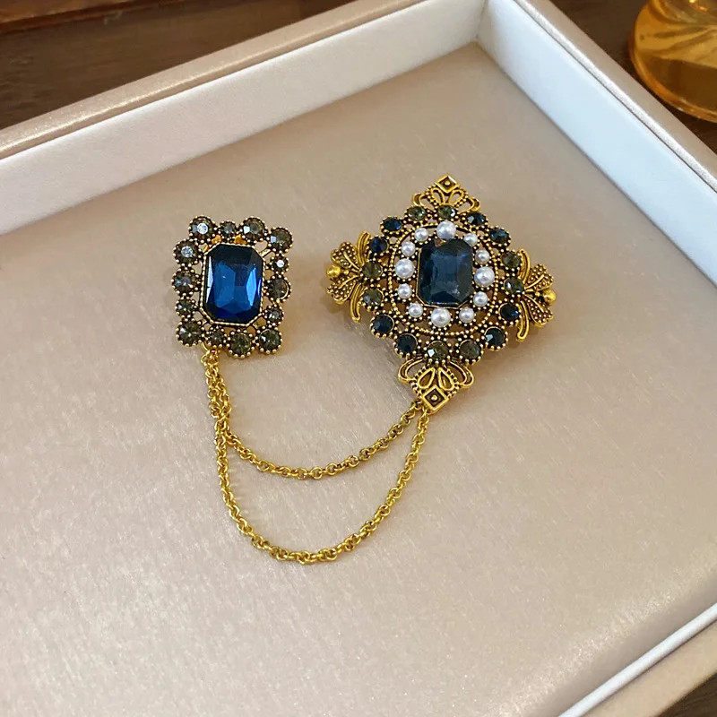 Studded Pearl Shaped Square Brooch Women Palace Style Retro Design Sense Suit Pin Niche Fashion Accessories for Lady Gift