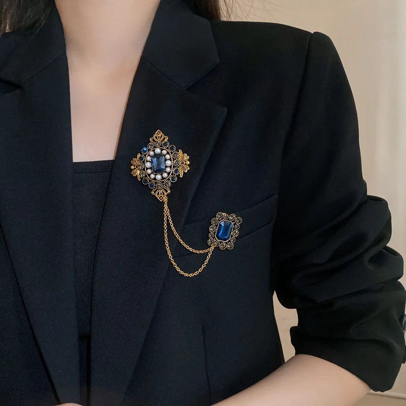 Studded Pearl Shaped Square Brooch Women Palace Style Retro Design Sense Suit Pin Niche Fashion Accessories for Lady Gift