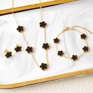 Hot Sale 3Pcs Stainless Steel 18k Gold-Plated Five-Leaf Flower Necklace Earrings Bracelet Jewelry Set For Woman Jewelry Clover