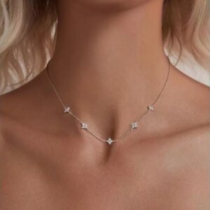 Stainless Steel Crystal Clover Pendant Necklace for Women Elegant Lucky Charm Jewelry Gift Simple Design Fashion Chain