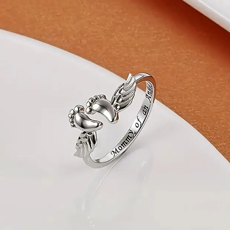 Huitan Aesthetic Mother's Day Gift Rings for Mom Caved Mommy of an Angel Baby Foots Women Rings Creative Design Fashion Jewelry